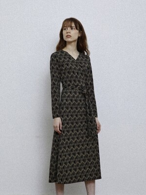 지속가능한 랩원피스 - 매트 블랙 체인 롱 맥시 드레스