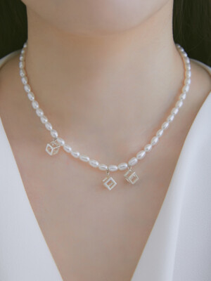Triple Frame Cube Pearl Necklace