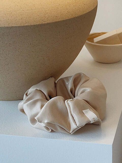 헤어액세서리 - 오에이알 (oar) - oar Glossy Satin Scrunchies [Beige]