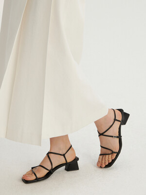 Square Strappy Sandals_Black