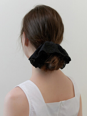 coco embroidery lace scrunch - black