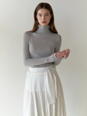 Powdery turtleneck knit (silver blue)