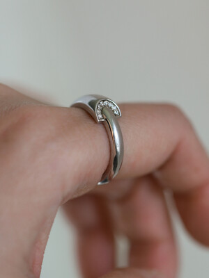 Lucid Sapphire Ring