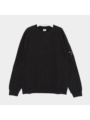 CP컴퍼니 25SS 렌즈와펜 라이트 플리스 스웨트 남성 맨투맨 18CMSS019A 002246G 999