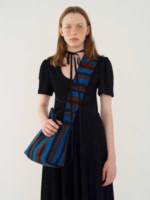 Bias dress with tie in black