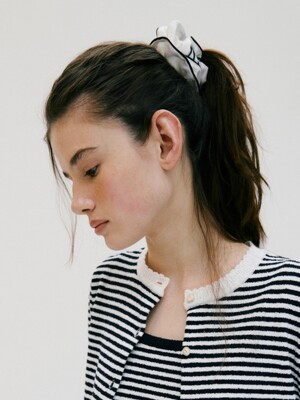 line scrunchie (double) - white