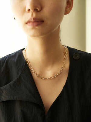 REST IN CITY 12 NECKLACE - GOLD