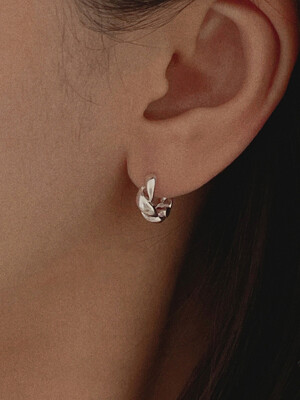 Curve earring