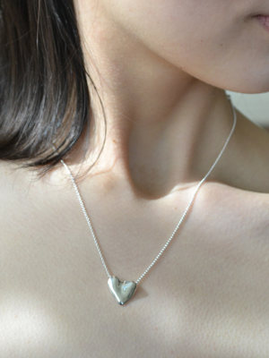 Wavy heart necklace