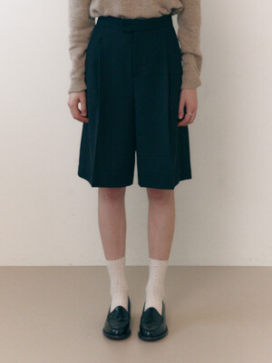 Tuck Wide Bermuda Pants_Black