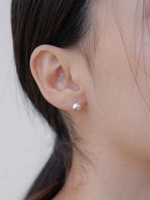 Mini hammer ball earring