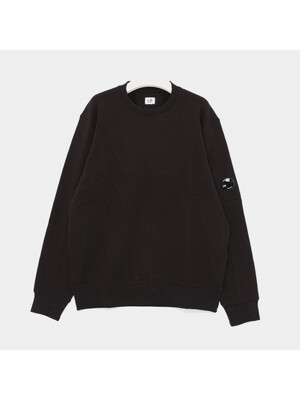 CP컴퍼니 25SS 렌즈와펜 라이즈드 플리스 스웨트 남성 맨투맨 18CMSS023A 005086W 999