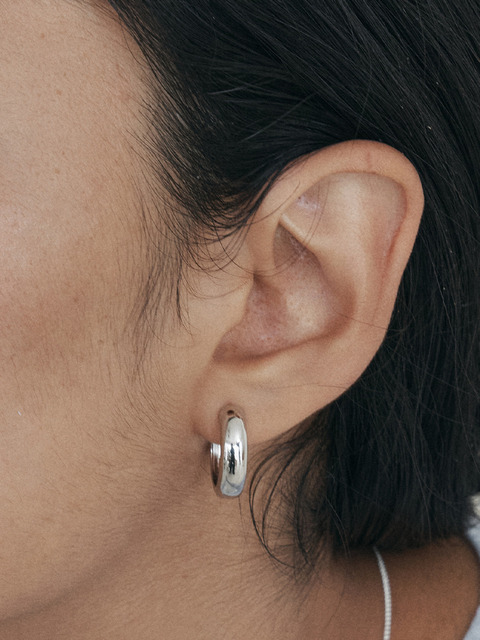 아티카 Arco Silver One-touch Earrings. EBS005