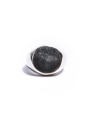 SILVER SIGNET CIRCLE RING