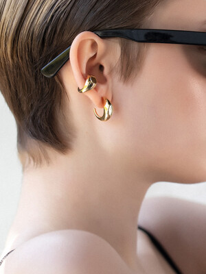 Curio Signet Earring