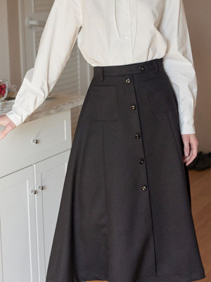 Two Pocket Buttons Flare Skirt - Black