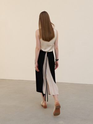 23 Spring_ Cream Top+Black Skirt Set (2pcs)