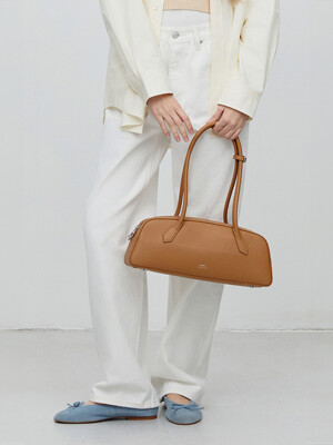 BAGUETTE SHOULDER BAG CARAMEL_UDBA4F205CM
