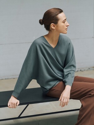 v-neck  loose pullover (green) -Merino Mercerized Wool 100% -