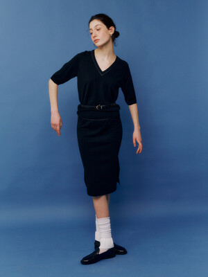 Half Sleeve V-neck (Black)