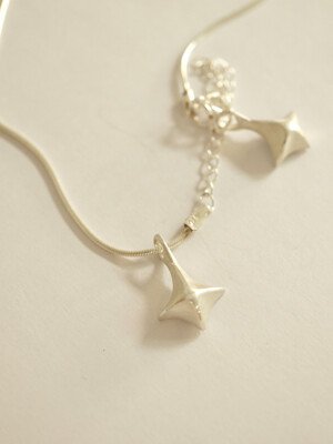 r one pointed necklace