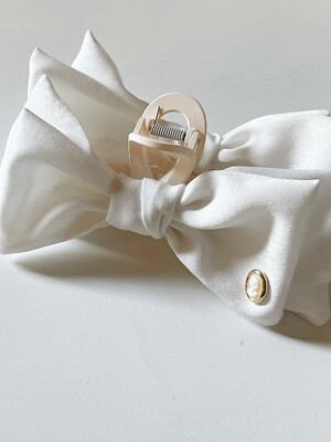 [단독] oar Vintage Cameo Ribbon Hair Claw [White]