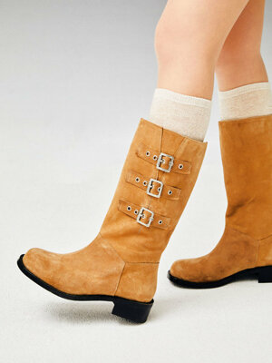 Three belted biker boots (camel)