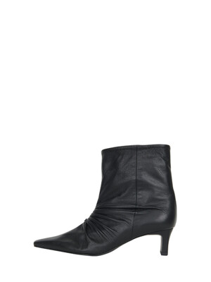 Rushy Ankle Boots / BLACK