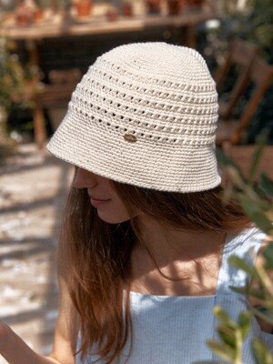 handmade crochet bucket hat - ivory