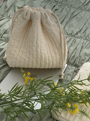 Clam string pouch _ Soft cream