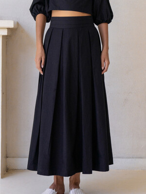 Isla Black Pleated Maxi Skirt