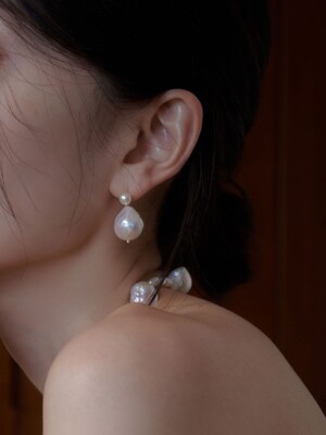 Bell Baroque Pearl Earring