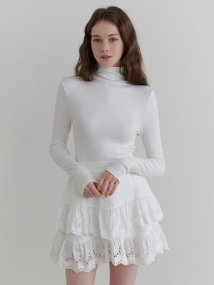 Of turtleneck t-shirt (white)