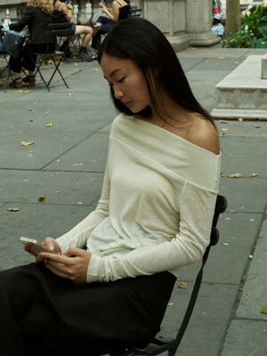 Soft wool off shoulder top / Ivory