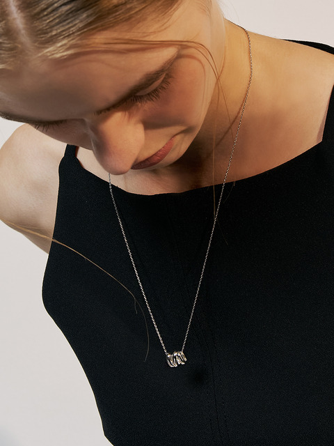 헤이 bold lilies pendant necklace