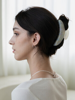 Crescent hair claw clip_Moonlit white
