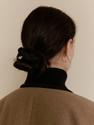 heart charm scrunchie - black tweed