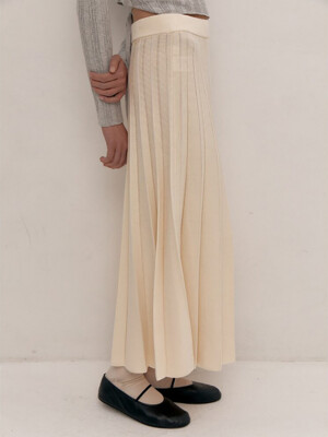 Pleats Knit Skirt  Ivory (WE425UC220)