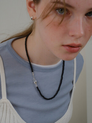 Pebble onyx necklace