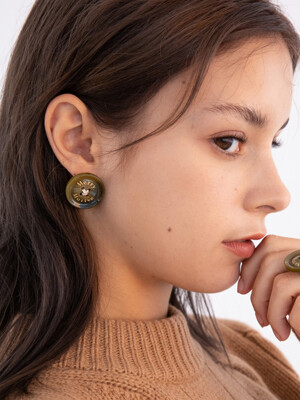 Merry,Motive signature button earring (Khaki)