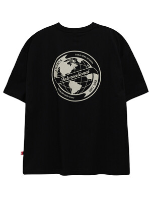트래블 시티 EARTH 그래픽 반팔 티셔츠 블랙 CA24TTS231BLK