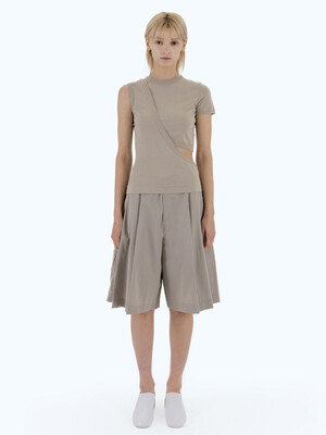 THE TRIAL CUT-OUT KNIT TOP BEIGE