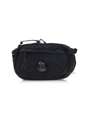[CP컴퍼니] FW24 남성 렌즈 와펜 벨트백 17CMAC112A 005269G 999