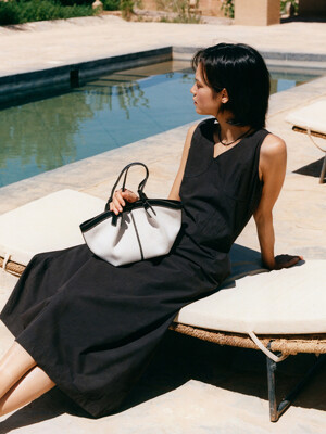 GRACE SLEEVELESS FLARE DRESS [BLACK]