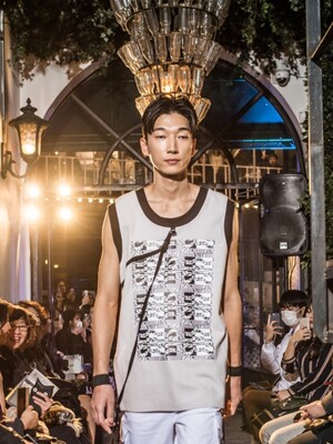 18 S/S KHJ PATTERN FRONT BUCKLE GRAY SLEEVELESS TOP