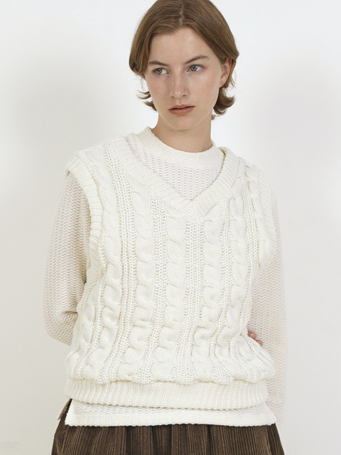 니트 - 아티클레븐 (ARTICLEVEN) - NORA CABLE V NECK KNIT VEST TOP_CR