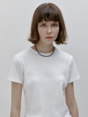 Point neck t-shirt. White