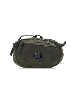 [CP컴퍼니] FW24 남성 렌드 와펜 밸트백 17CMAC112A 005269G 683