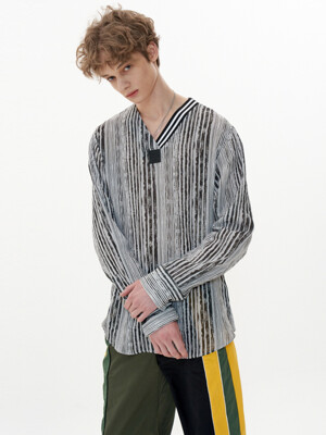 V-neck Shirt [Gray Stripe]