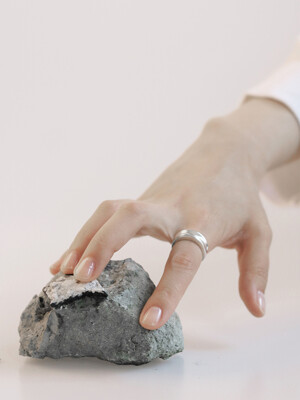 THIN CURVE RING 005